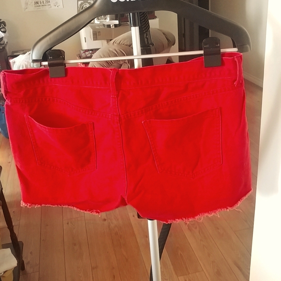 10/$10 Old Navy Red Jean Cutoff Shorts 14 - Picture 5 of 7